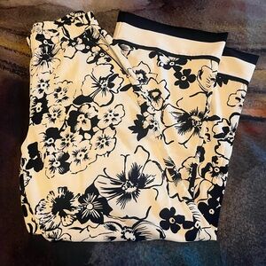 Abercrombie & Fitch Black & Cream Floral Print Resort Pant (Size XS)